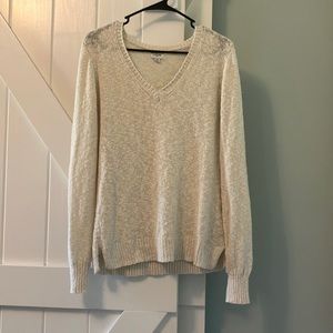 Lightly worn j crew sweater perfect for the fall weather!🍂✨🧸